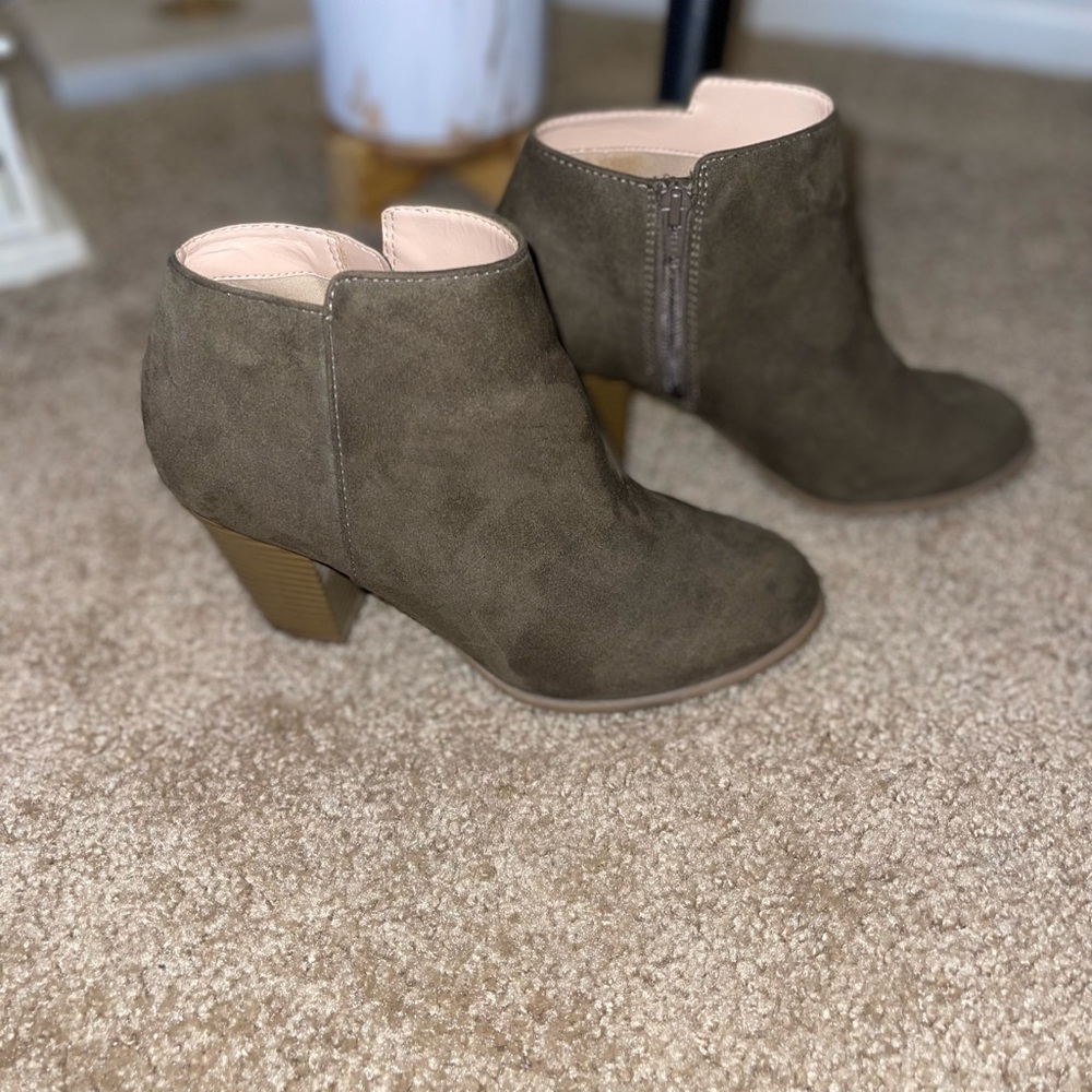 Old Navy tan/taupe colored booties
